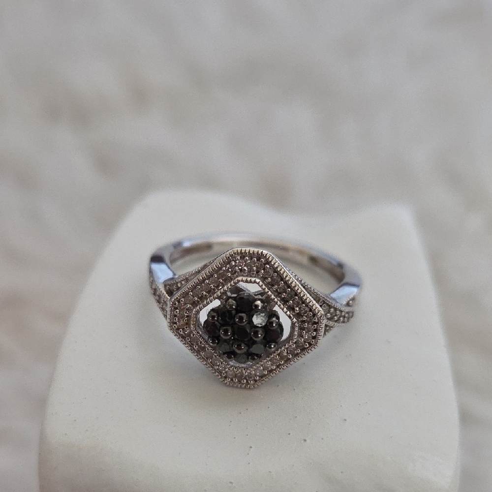 Colleen Lopez Black & White Diamond Ring NIB
